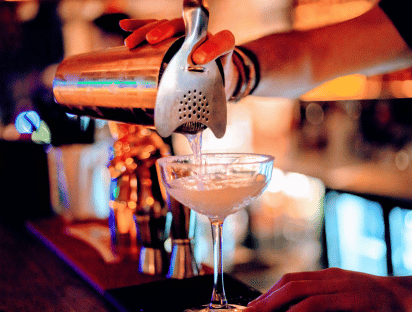 Preparación de cocteles en nuestros eventos